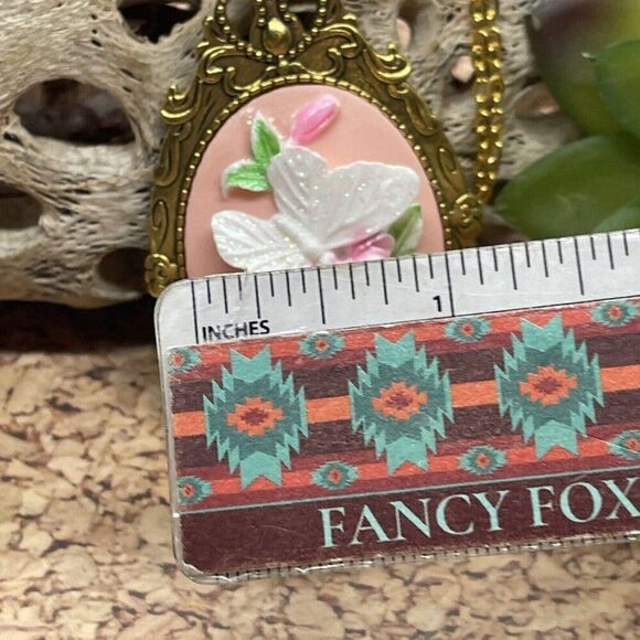 GOLD  3D BUTTERFLY CAMEO Pink  PENDANT NECKLACE Victorian Style Birthday gift - Picture 8 of 10